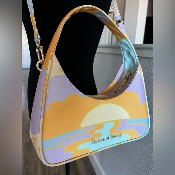 House OF SUNNY 🌞 NEW 🌞 DAY TRIPPER ICON BAG 💎 SOLD OUT 💎 - Picture 1 of 11